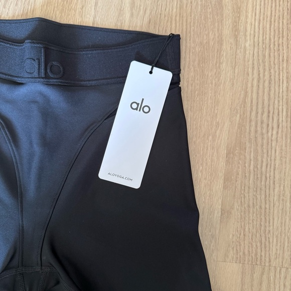 ALO Yoga Black High-Rise Athletic Leggings - Picture 5 of 9